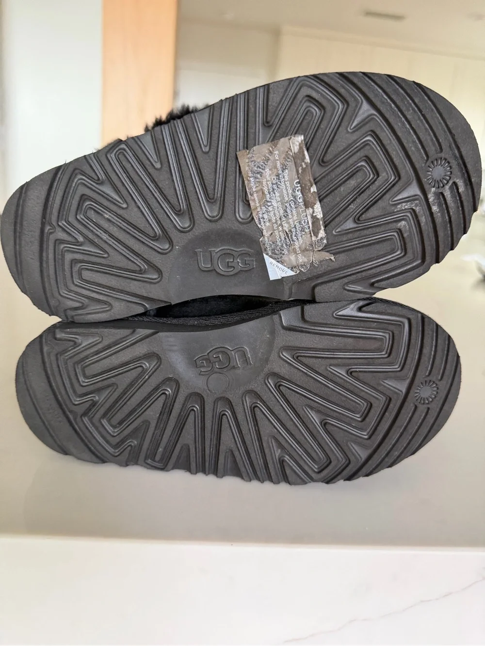 UGG Kids Mini Bow Back Boots in Black Size 12 (only worn twice)